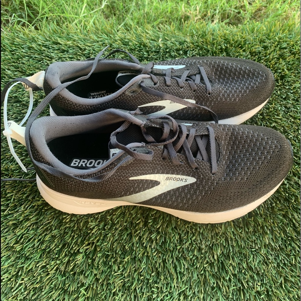 Women’s Brooks Revel 4 Running Shoes sz 10.5